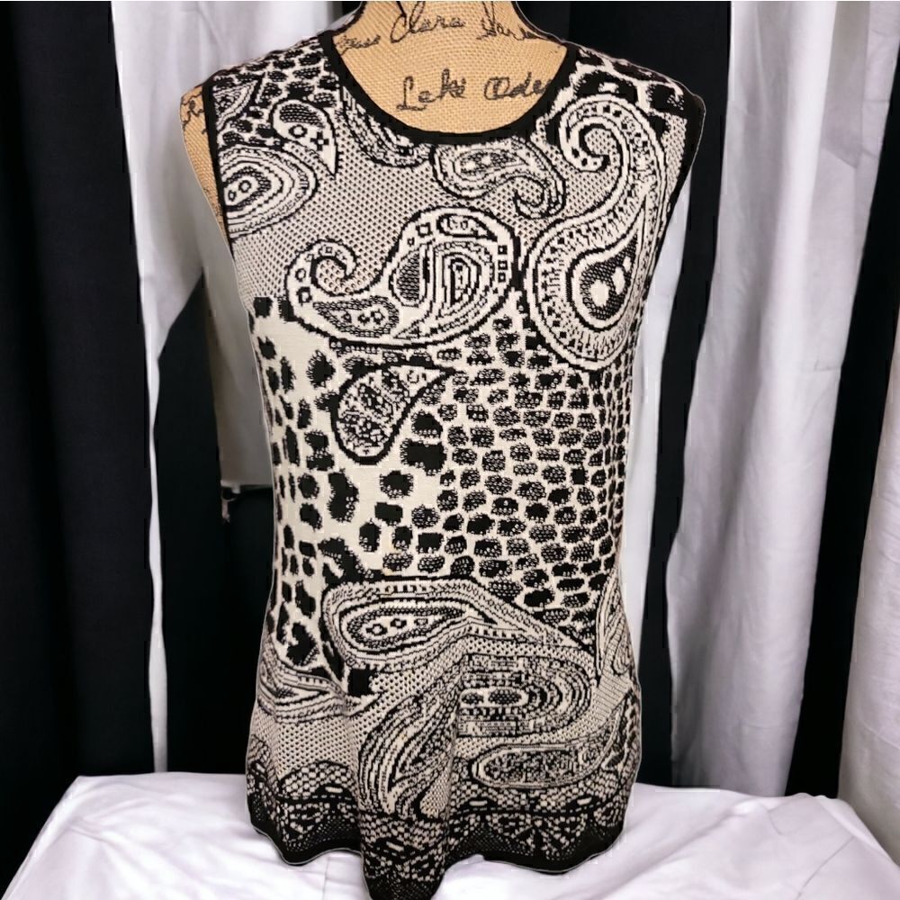 Preston & York Knit Black and White Paisley Top Size M